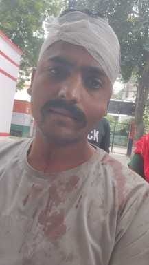 A youth was attacked with a sharp weapon and his cash and mobile were snatched.