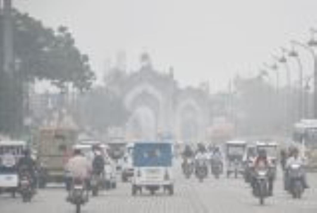 Due to drizzle, the mercury dropped by six degrees during the day and the air became cold.