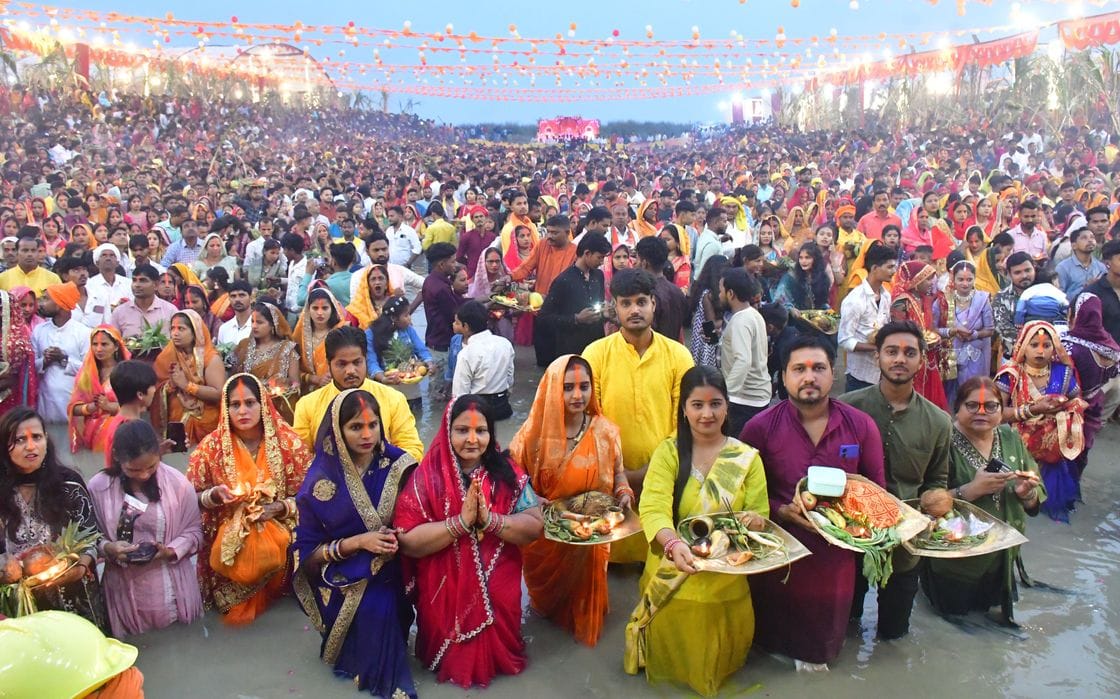 Siddharthnagar News: Clouds keep watch on faith... offerings are made according to the time
