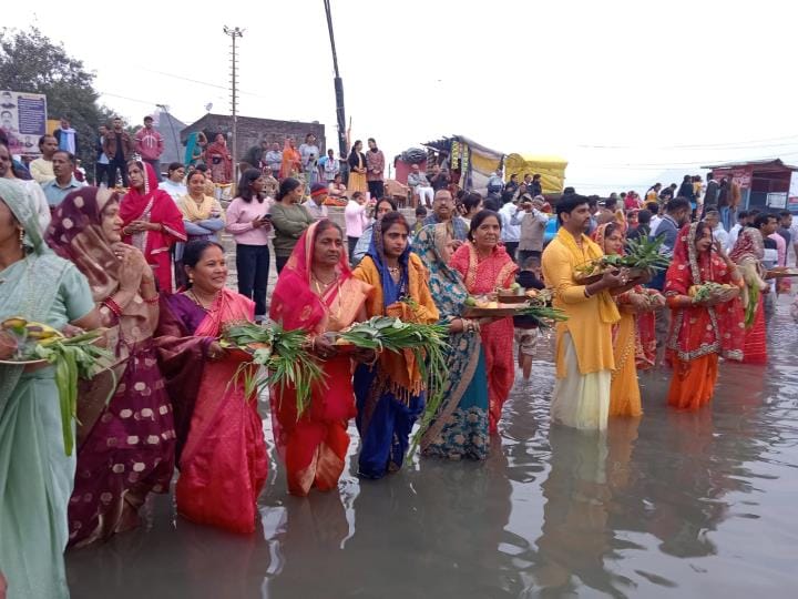 People from Purvanchal community gathered in Tanakpur to offer prayers to the rising sun.