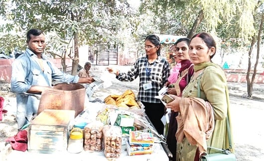 Devotees and shopkeepers were taught the lesson of cleanliness.
