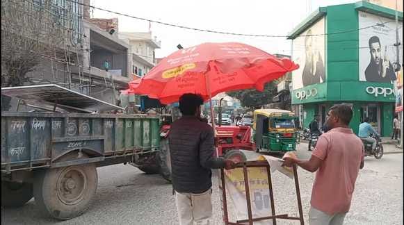 The city council confiscated goods kept on the footpath.