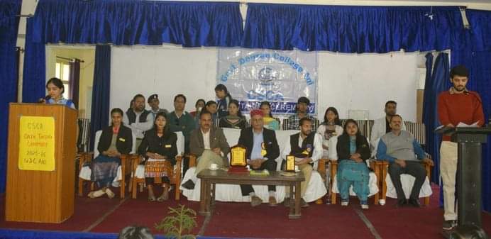 आनी कॉलेज में केंद्रीय छात्र संघ की नई कार्यकारिणी के आयोजित शपथ ग्रहण समारोह में मौजूद मुख्यात