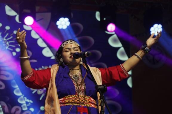 Braj was immersed in the melodious voice of Abhilipsa Panda, drawing a large crowd for the festival.