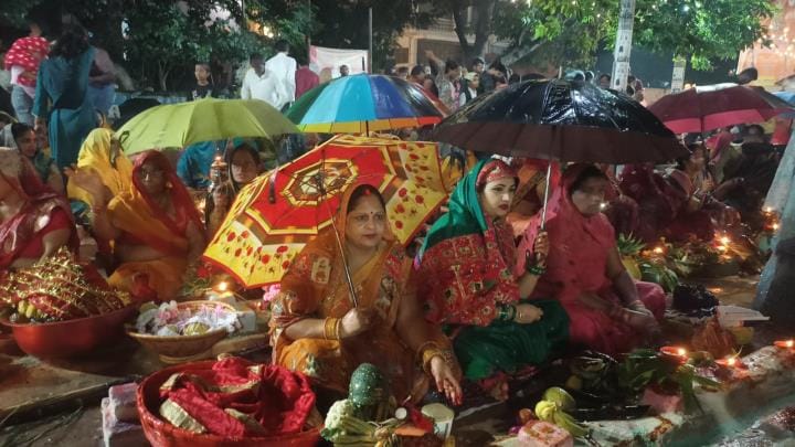 Women completed their Chhath fast by offering prayers to the rising sun.
