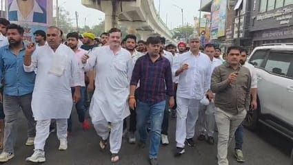 People came out on the streets in support of ACP Dinesh.