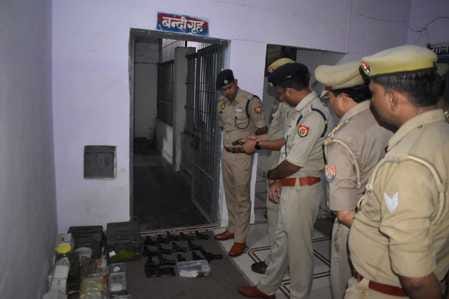 SP inspected the maintenance of weapons at Kuravali police station.
