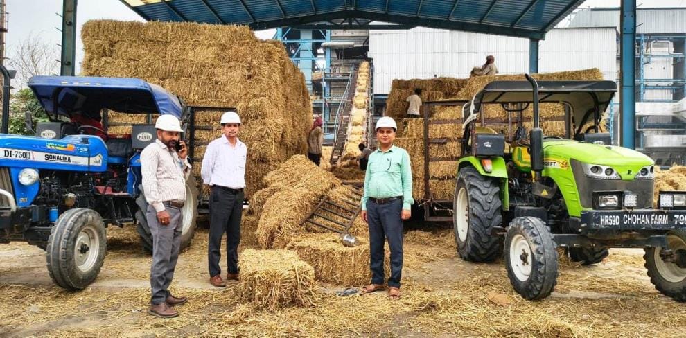 Instead of burning stubble, farmers should sell it to power plants, this will increase their income.