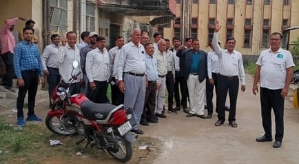 Advocates go on strike against Tehsildar