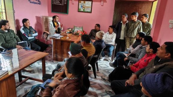 People put forth their problems before the officials in Thanta.