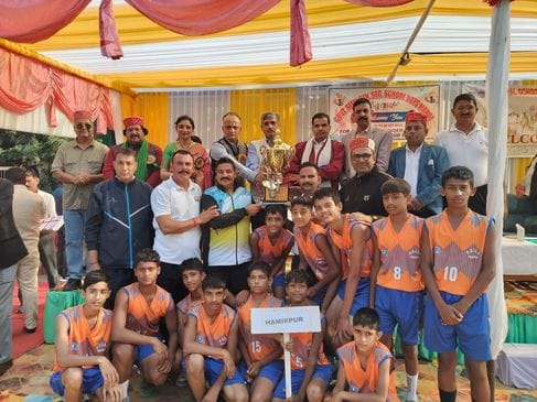 Mandi became champion in handball and basketball