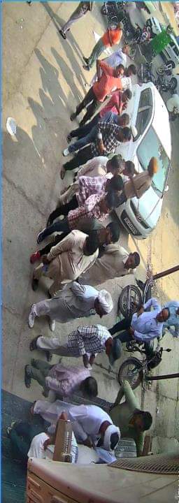  नई अनाजमंडी स्थित हैफेड सोसायटी कार्यालय के बाहर खाद लेने के लिए लगी किसानों की भीड़।