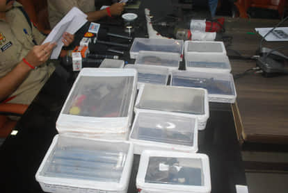 Bijnor: Eight arrested for buying and selling illegal arms, told CO - there is not much left in this business