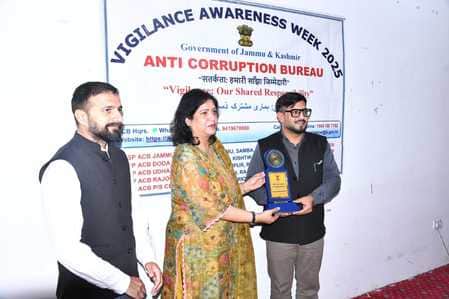 राजोेरी में सतर्कता जागरूकता सप्ताह अभियान की शुरुआत, डीसी ने शासन में पारदर्शिता बनाए रखने पर 
