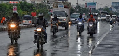UP: Weather takes a U-turn contrary to forecast, heavy rain lashes several areas of Lucknow since morning; for
