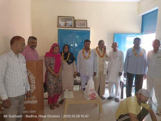 सर्व कर्मचारी संघ की नई कार्यकारिणी को सम्मानित करते हुए। विज्ञप्ति