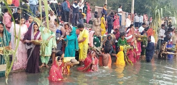 By offering prayers to the Sun God, fasting women prayed for the well-being of their children.