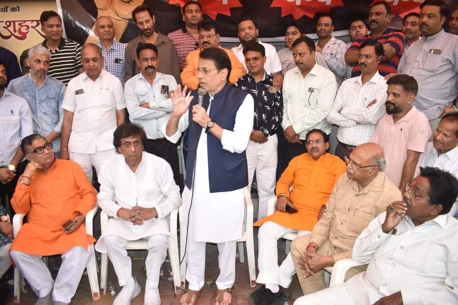 Central Market demolition: Life is returning to normal, shop signs are placed in the rubble, shopkeepers have