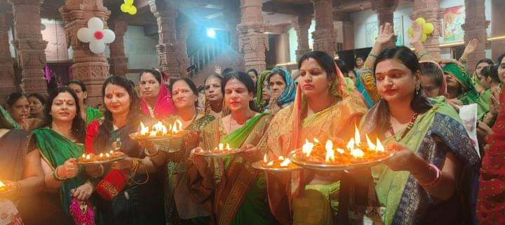 श्रीराम मंदिर में श्रीमद् भागवत कथा के दौरान पूजा करते हुए श्रद्धालु। विज्ञप्ति