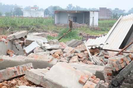 RDA bulldozer runs on illegal colony in Tashka