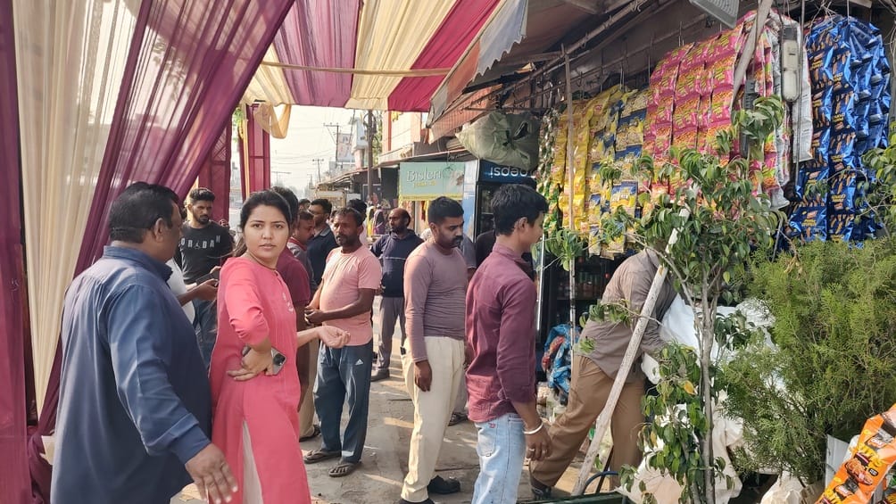 The Municipal Corporation removed encroachment from outside the shop.
