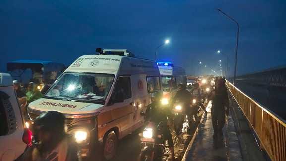 A two-km-long traffic jam lasted for two hours, leaving three ambulances stranded.