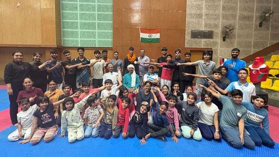Bronze medalist Hardik welcomed at MDU
