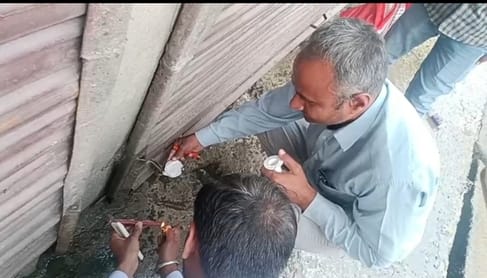 Three washing stations operating illegally in Tehsil Camp were sealed and their electricity connections were cut.
