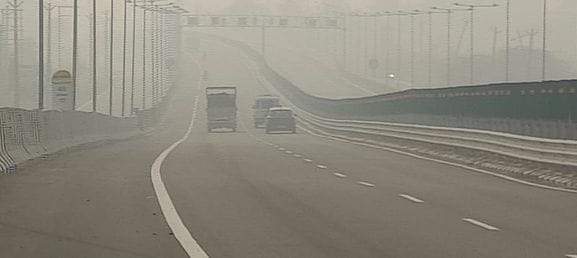 Cloudy weather throughout the day, AQI reached 264.