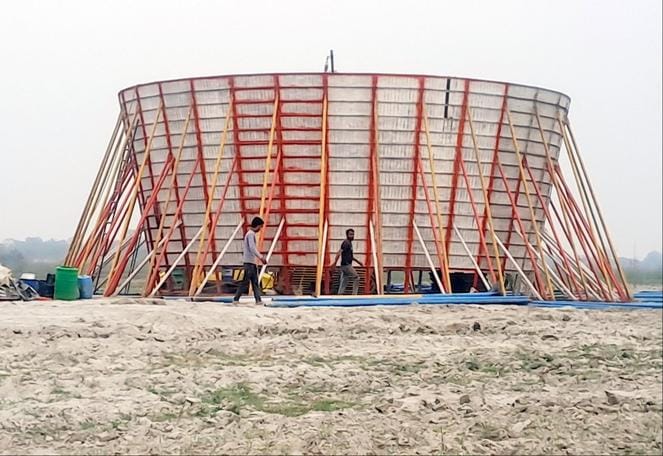 Shops are being decorated at the Ganga fair, and barricades are being erected.