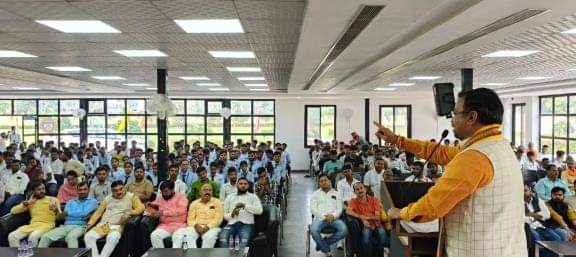 बीकेटी के एसआर कॉलेज में युवा सम्मेलन को संबोधित करते भाजपा प्रदेश महामंत्री व एमएलसी अनूप गुप्