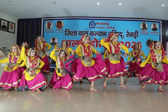 On the tenth day of the Children's Festival, young artists gave captivating performances.