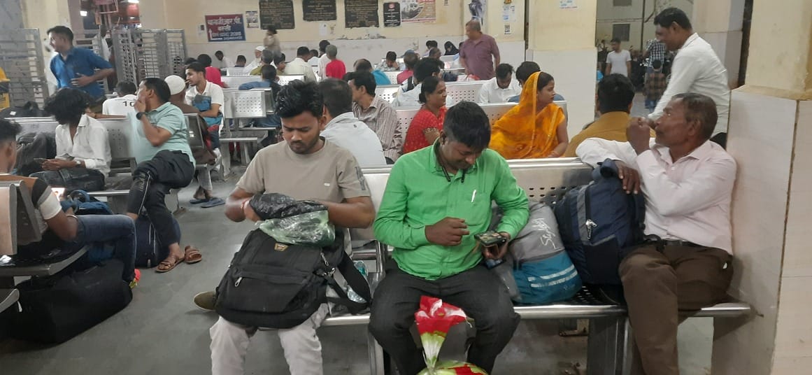 Passengers can get confirmed seats in Puja special trains till November 10.