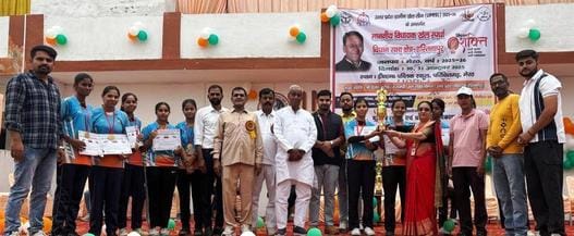 DM Public School team won in volleyball and kabaddi.