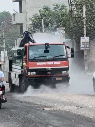 The respiratory crisis continues, with pollution levels reaching 318.