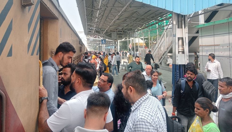 Due to Nirankari congregation, trains become crowded.