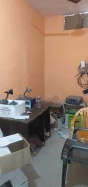 फोटो- 12 बीआरसी नवाबगंज में बंद पड़ी आधारकार्ड मशीन। संवाद