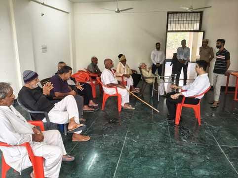 CJM Amit Verma inspected the old age home and took stock of the facilities being provided to the elderly.