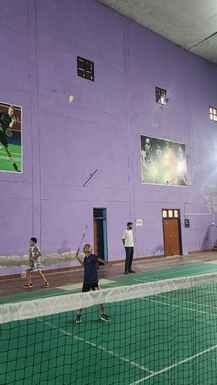Radha defeated Anshika in the girls' badminton category