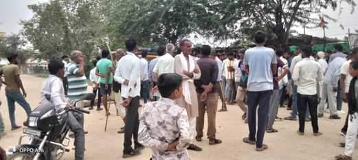 फोटो - 33 भेड़ी मार्ग पर जाम लगाए लोग। संवाद