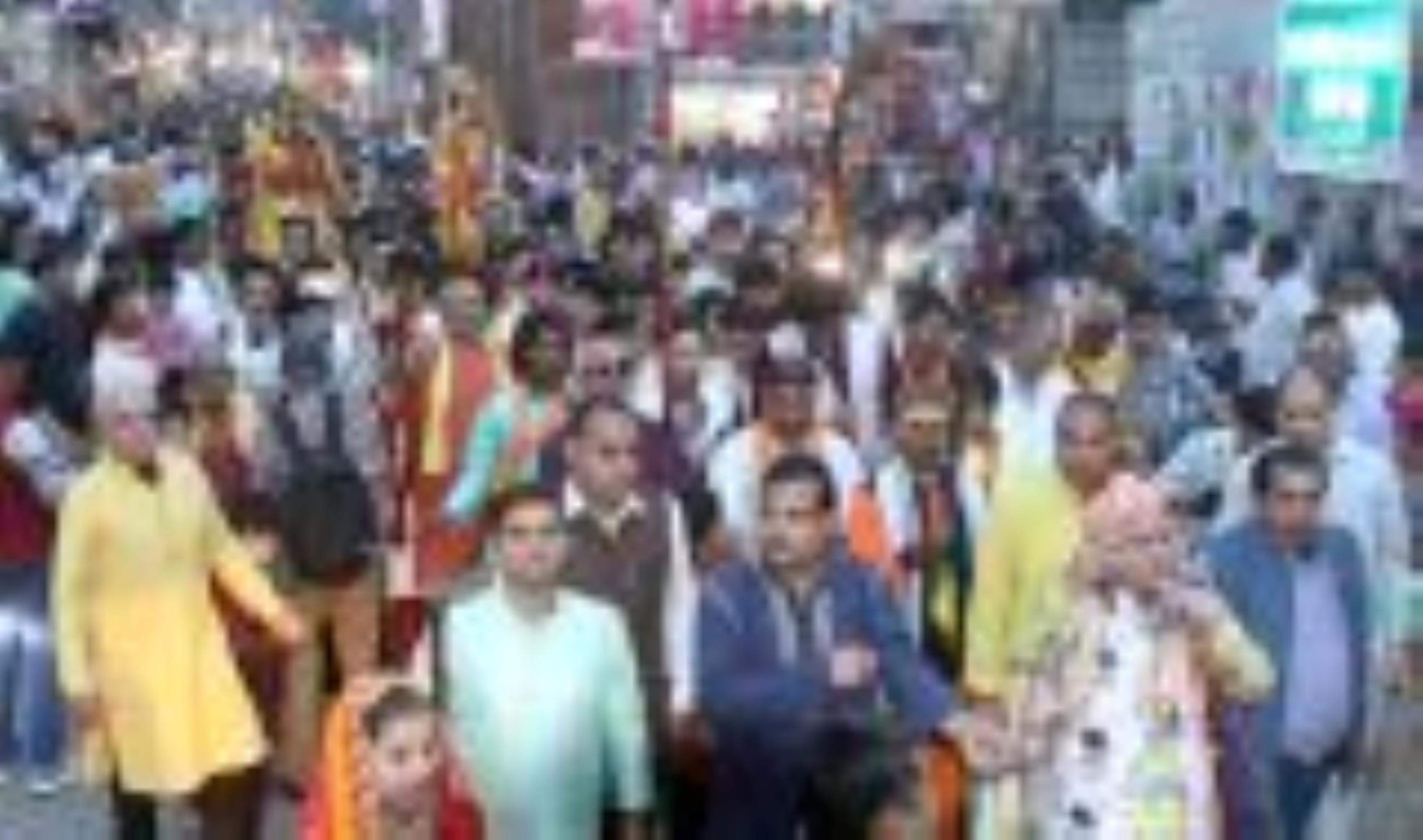 ग्वालों के साथ गाय चराने जाते श्रीकृष्ण बलराम के स्वरूप। 