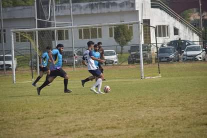 जम्मू विश्वविद्यालय में लड़कों का अंतर महाविद्यालय फुटबॉल टूर्नामेंट मैच एमबीएस कॉलेज बनाम जीडी