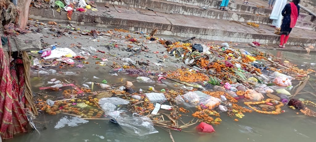 Even two days after Chhath Puja, filth still spreads along the riverbanks.