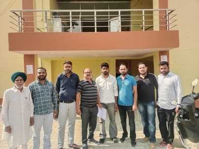 10 councilors protested and expressed their anger.
