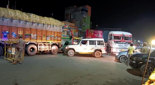 Due to route diversion, there was a jam on the highway in Kurebhar since evening.