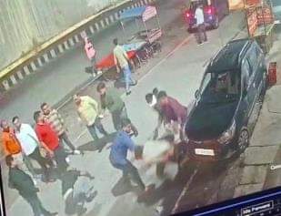 पारा में दो पक्षों में मारपीट की घटना सीसीटीवी में हुई कैद।