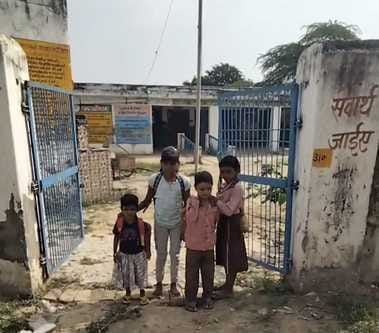 The arbitrary behavior of teachers in the primary school Prithvipur