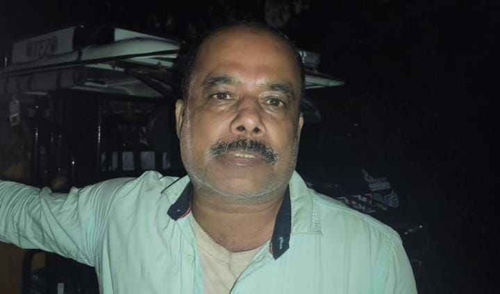 E-rickshaw driver beaten up, cash and mobile stolen