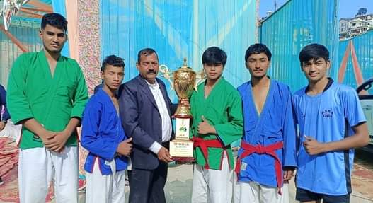 सोलन में आयोजित कुराश प्रतियोगिता में कुल्लू के विजेता खिलाड़ी। एसोसिएशन