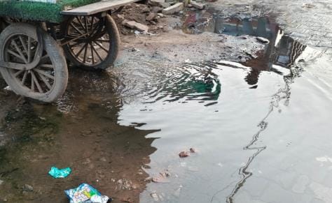 Water is not reaching homes due to leakage in pipes